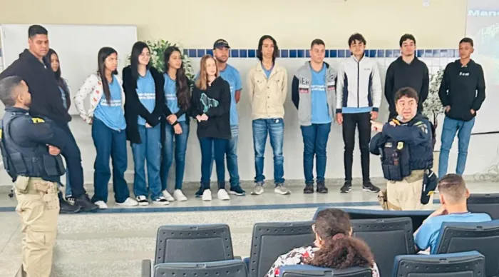 Colégio Estadual Eduardo Silveira promove atividade de orientação para o trânsito mais seguro // Fotos: Unidade Escolar