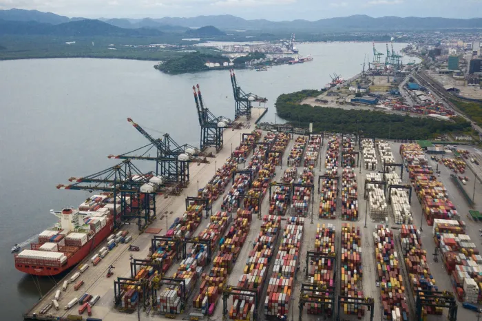 Investimentos em infraestrutura vão além das obras. Nos portos, a movimentação de cargas atingiu cerca de 1,35 bilhão de toneladas em 2025 - Foto: Vosmar Terra