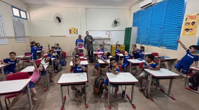 Profissionais da saúde ensinaram a maneira correta de escovar os dentes com demonstração prática - Crédito da foto: Divulgação