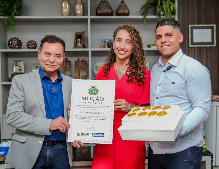 Homenagem à empresa Nina Doces Gourmet, representada por Isadora Alexandrina Ribeiro Ojeda e Rober Alexandre Ferreira de Sá Ojeda.Foto: VANDERSON FERRAZ SANTOS