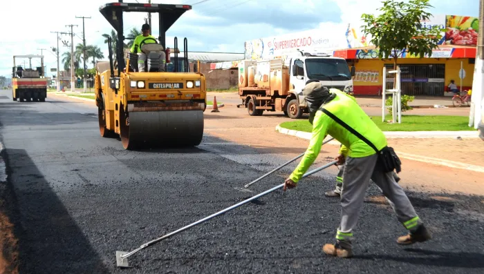  Obras de recapeamento integram uma ação de Ezequiel Neiva voltada à melhoria da infraestrutura viária em Cerejeiras (Foto: Alexandre Almeida I Secom ALE/RO)