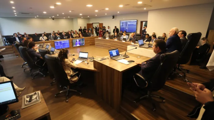 Reunião extraordinária ocorreu no final da tarde desta segunda-feira (4), no Auditório Legislativo. - Créditos: Valdir Amaral/Alep