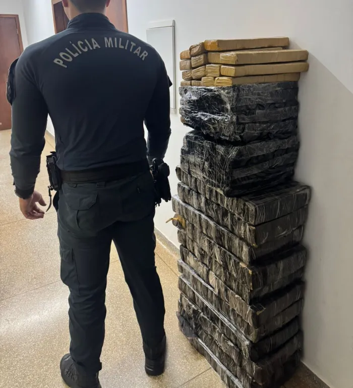 Polícia Militar em Brasilândia realiza apreensão de 216 quilos de maconha e a prisão de autores de tráfico