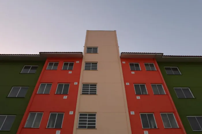 O financiamento segue as diretrizes da nova Política Habitacional de SP, com juro zero para famílias com renda mensal de até cinco salários mínimos. Foto: Thiago Bernardes/Governo Estado SP