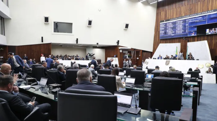 A iniciativa foi votada em três sessões plenárias desta terça-feira (5). - Créditos: Valdir Amaral/Alep