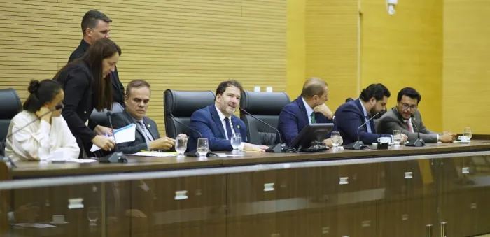  Parlamentares reunidos durante sessão legislativa (Foto: Rafael Oliveira I Secom ALE/RO)
