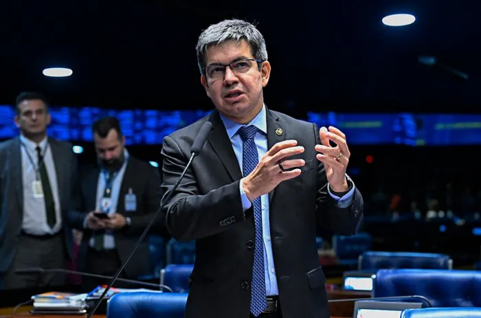 Adiamento foi pedido por Randolfe Rodrigues - Foto: Waldemir Barreto/Agência Senado