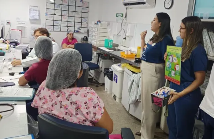 Equipe do SCIRAS orientou profissionais e usuários sobre a técnica correta de higiene das mãos - Ascom HGE