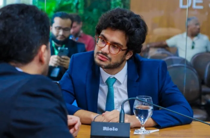 Fábio Macedo Filho propõe fim de exigência periódica de laudos médicos para estudantes com deficiência permanente