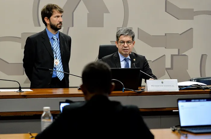 Comissão mista é instalada para analisar MP que reajusta piso da educação básica