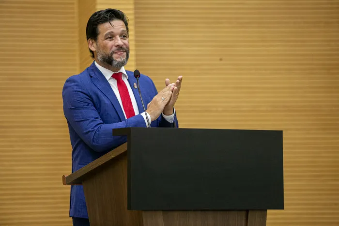  Autor do projeto, Delegado Camargo destacou que a criação da data busca valorizar profissionais que exercem uma função estratégica (Foto: Assessoria parlamentar)
