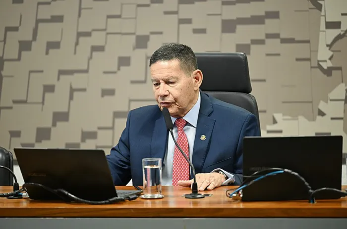 Hamilton Mourão. relator do projeto, na presidência dos trabalhos da CCT - Foto: Edilson Rodrigues/Agência Senado