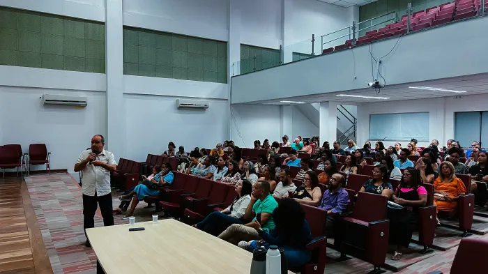 Gestores e coordenadores participam de formação sobre VAAR e acompanhamento da aprendizagem
