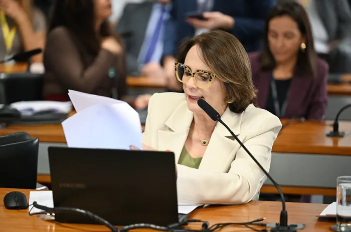Relatório de Izalci Lucas para o PL 3.543/2025 foi lido por Damares Alves; proposta segue à CDH - Foto: Edilson Rodrigues/Agência Senado