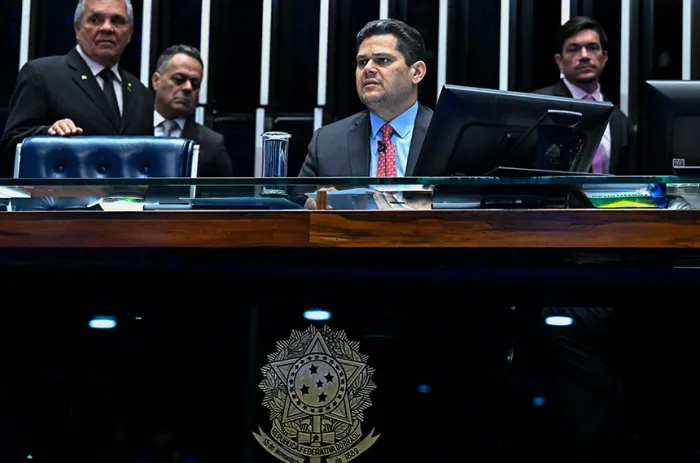 O presidente Davi Alcolumbre, que determinou o envio do projeto à Câmara - Foto: Waldemir Barreto/Agência Senado