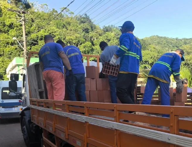 Prefeitura combate ocupações irregulares e apreende mais de 1,2 mil materiais de construção na Barreirinha