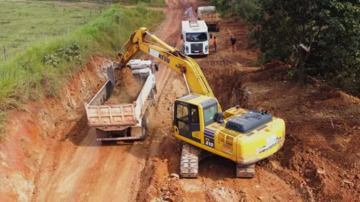 Serviços de manutenção estão sendo realizados em 84 quilômetros da RO-490, conhecida como Linha P-40, no município de Alto Alegre dos Parecis