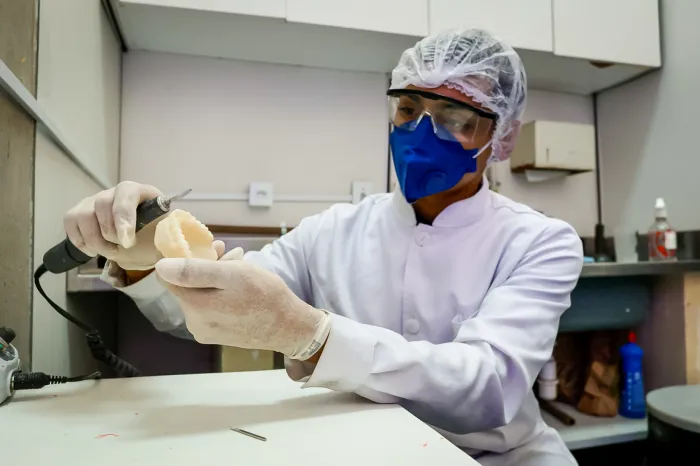 Rio apresenta projeto de próteses dentárias a cidades brasileiras