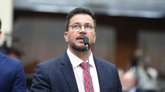 Em discurso no Plenário, líder da Oposição defende o fim da escala 6x1 e melhora da qualidade de vida dos trabalhadores