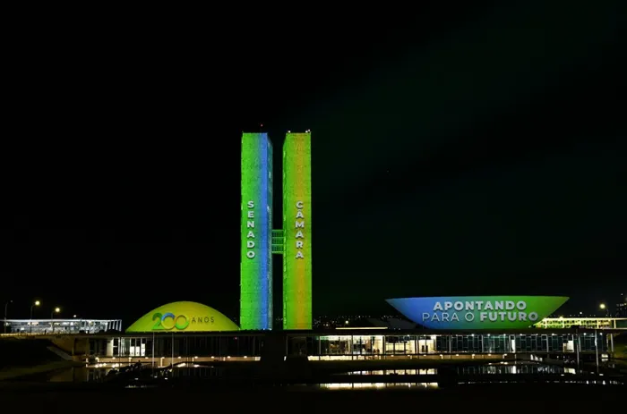 Iluminação especial marca o bicentenário do Legislativo bicameral no Brasil - Foto: Jean Copetti/Senado Federal