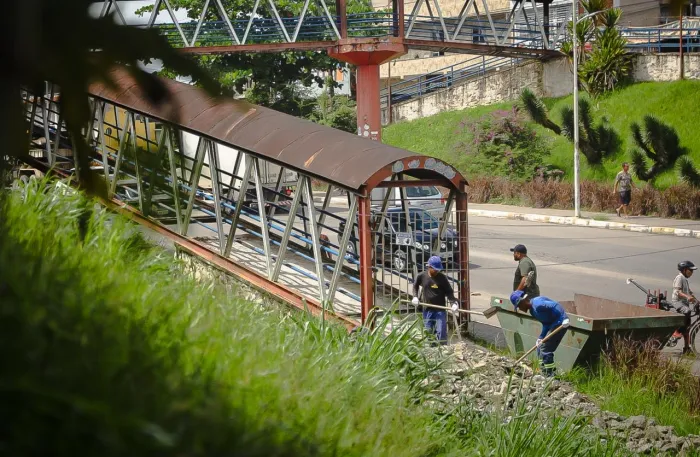 Candeias: Obras avançam e equipes intensificam recuperação da passarela da Nova Candeias
