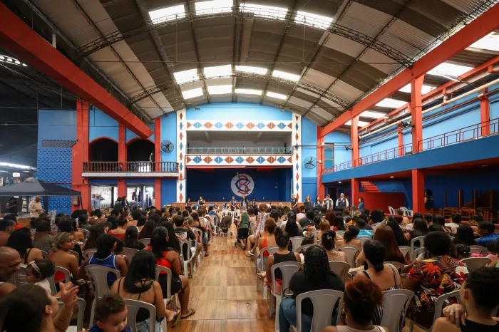 Prefeitura entrega Cartão da Primeira Infância Carioca para famílias de sete bairros da Zona Oeste
