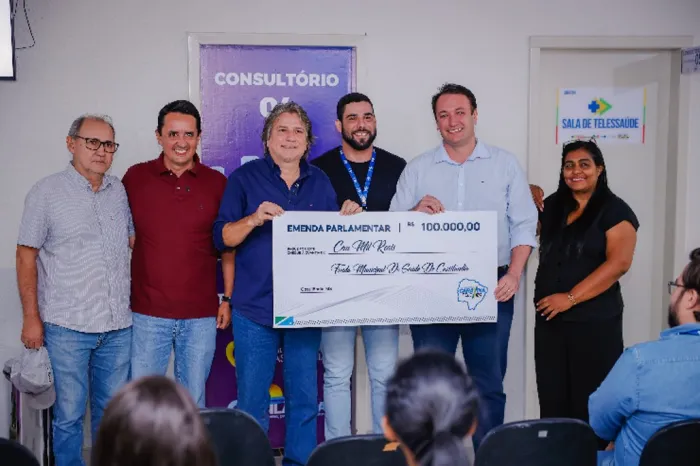 Ao lado do prefeito Rodrigo, Caravina entrega recursos em Cassilândia