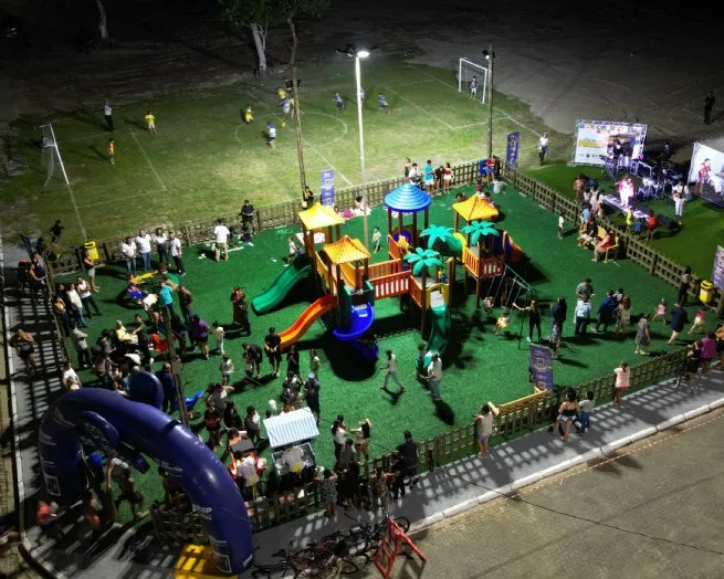 Prefeitura de São Sebastião reúne famílias e entrega novo playground no bairro Jaraguá