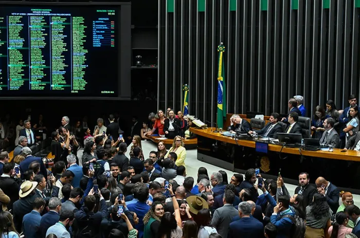 A sessão que derrubou o veto presidencial, em 30 de abril - Foto: Waldemir Barreto/Agência Senado