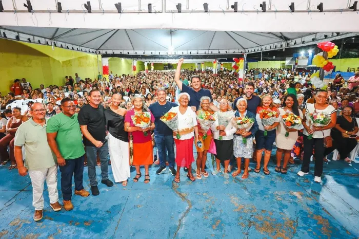 Osmar Filho, Orleans Brandão, Pedro Lucas Fernandes e Marquinhos durante a homenagem às mães, na Divineia, em São Luís