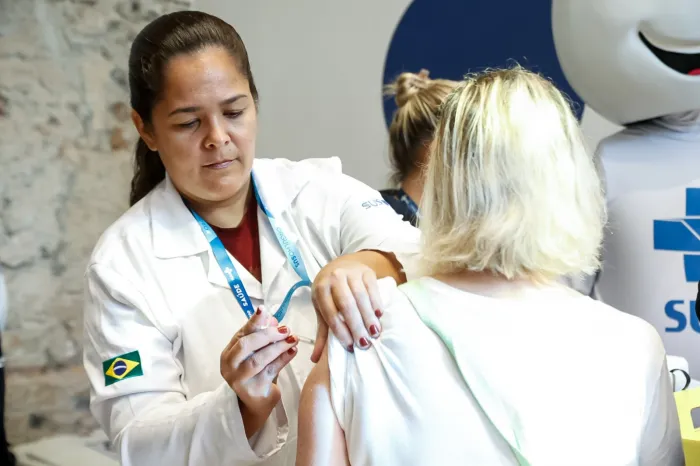 No município do Rio, todas as pessoas a partir de seis meses de idade podem tomar a vacina da gripe - Edu Kapps/SMS