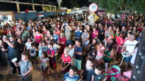 Centenas de famílias vão ao Campo do Abobrão e celebram o Dia das Mães