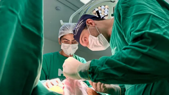 Hospital Metropolitano realiza mastectomia masculinizadora e garante mais qualidade de vida a paciente