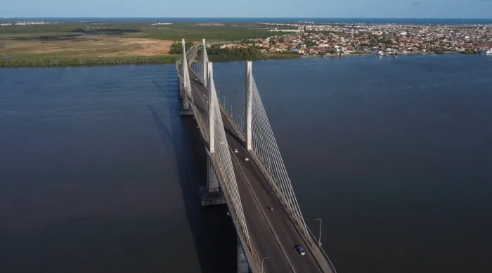 Governo de Sergipe inicia obra de iluminação cênica na Ponte Construtor João Alves