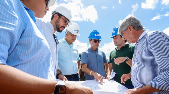 Governador acompanha obra que vai ampliar abastecimento de água em Nossa Senhora do Socorro