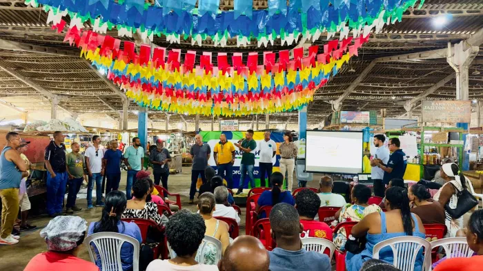Prefeito Gustavo Carmo dialoga com feirantes sobre obra de requalificação na Central de Abastecimento