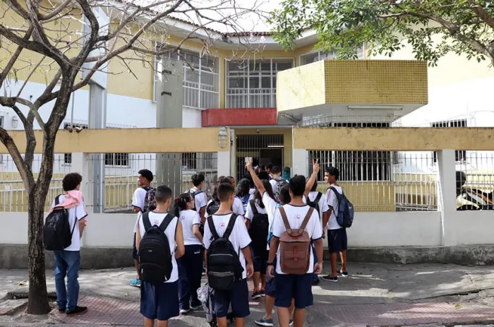 Escolas devem informar as crianças sobre seus direitos, aprova CE