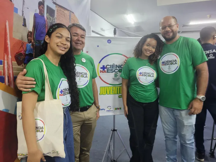 Programa ajudará escolas a fomentar a pesquisa - Ana Paula Lins e Ana Gabrielly