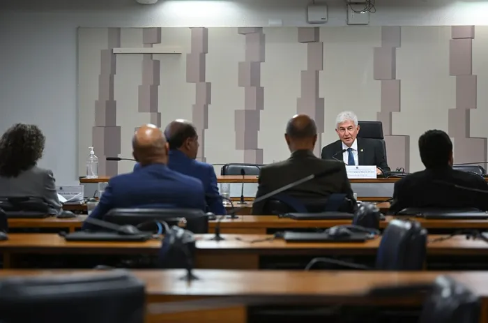 Presidente da Frente Parlamentar em Favor da Educação Profissional e Tecnológica, Astronauta Marcos Pontes, conduziu debate - Foto: Ton Molina/Agência Senado