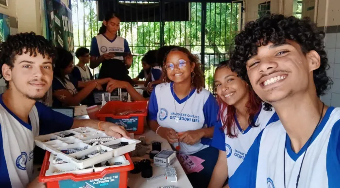 Clube de Robótica do Colégio Estadual Frei Inocêncio incentiva o protagonismo juvenil e o trabalho em equipe