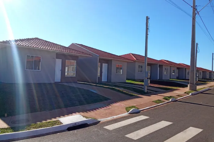 Com subsídios do Estado, 300 casas são entregues a famílias de Ponta Grossa