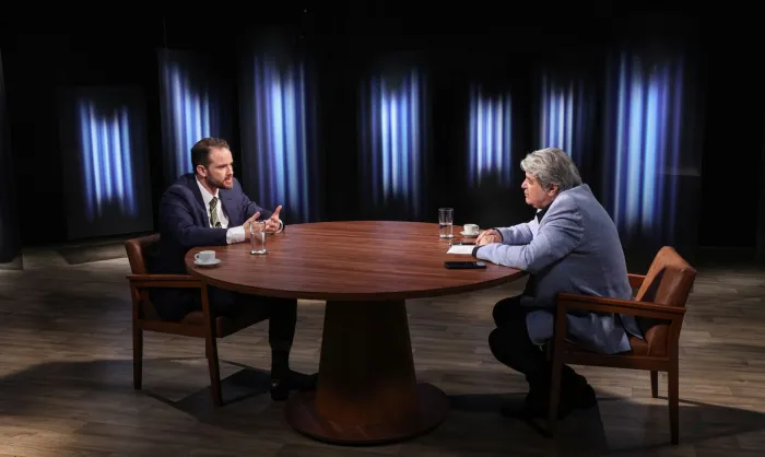 Na Mesa com Datena recebe o ministro Dario Durigan nesta terça-feira