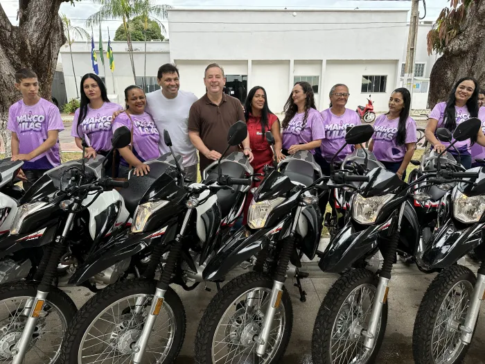 Dr. Eugênio entrega 21 motos a agentes comunitários de saúde, em São Félix do Araguaia