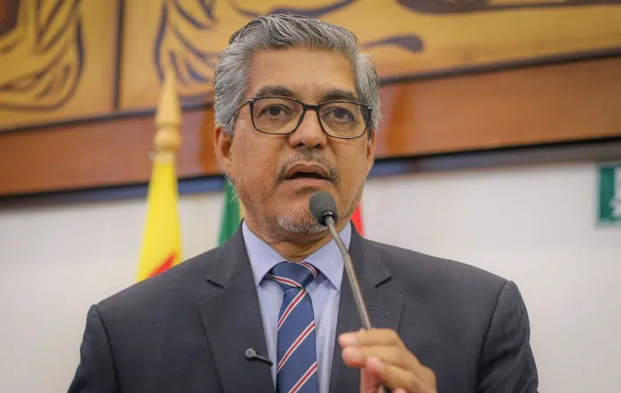 Edvaldo Magalhães avalia impactos políticos de decisão do STJ contra Gladson Cameli durante sessão na Aleac