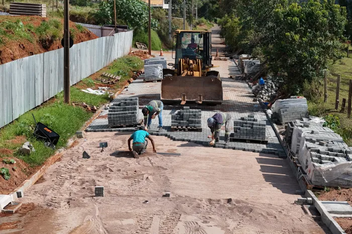 Estado investe R$ 30 milhões e pavimentação da Estrada do Alagados de Ponta Grossa avança em duas etapas