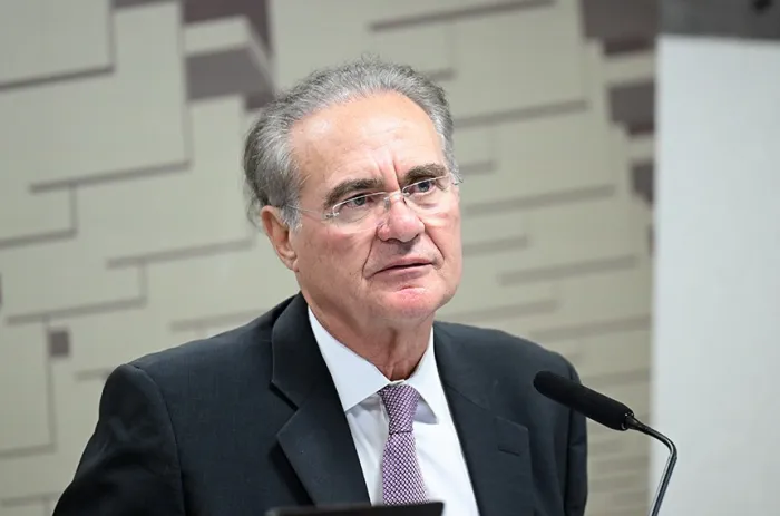 Presidente da CAE, Renan Calheiros apresentou relatório favorável, com emendas, ao PL 5.122/2023 - Foto: Andressa Anholete/Agência Senado