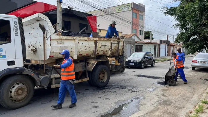 Operação Tapa-Buraco segue recuperando a malha viária urbana de Vitória da Conquista