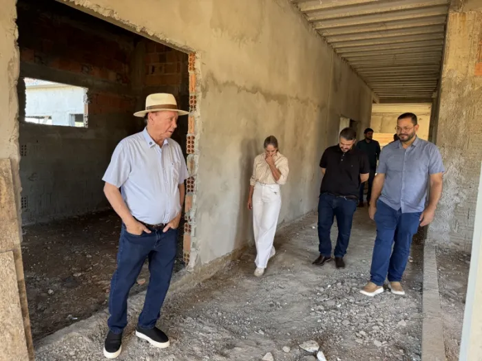 Obras de nova UBS no Nico Baracat avançam; prefeito faz nova vistoria