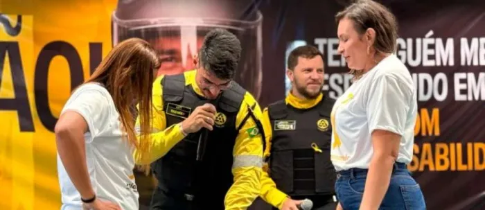 Detran-CE realiza palestra do Maio Amarelo para estudantes em Cedro