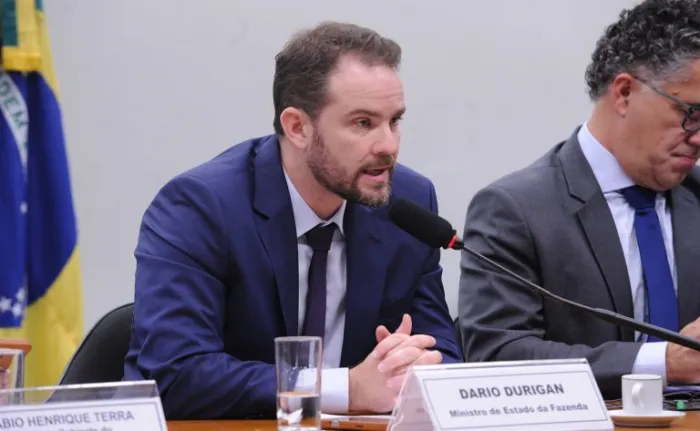 Ministro da Fazenda defende fim da jornada 6x1 em debate na Câmara dos Deputados